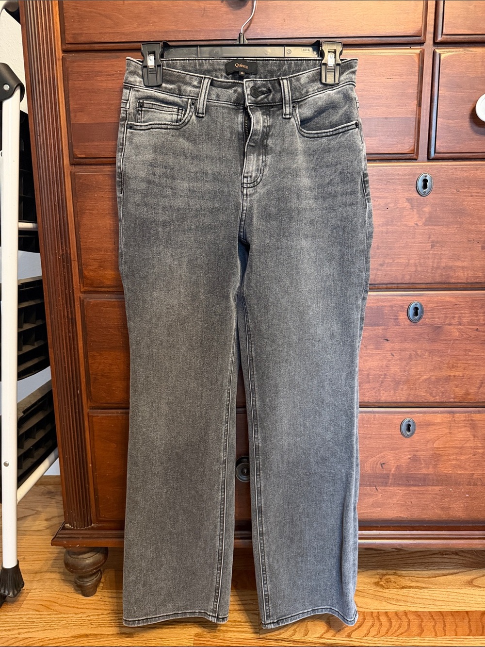 Quince Bella Stretch Straight-Leg High-Rise Jeans in Grayed Out